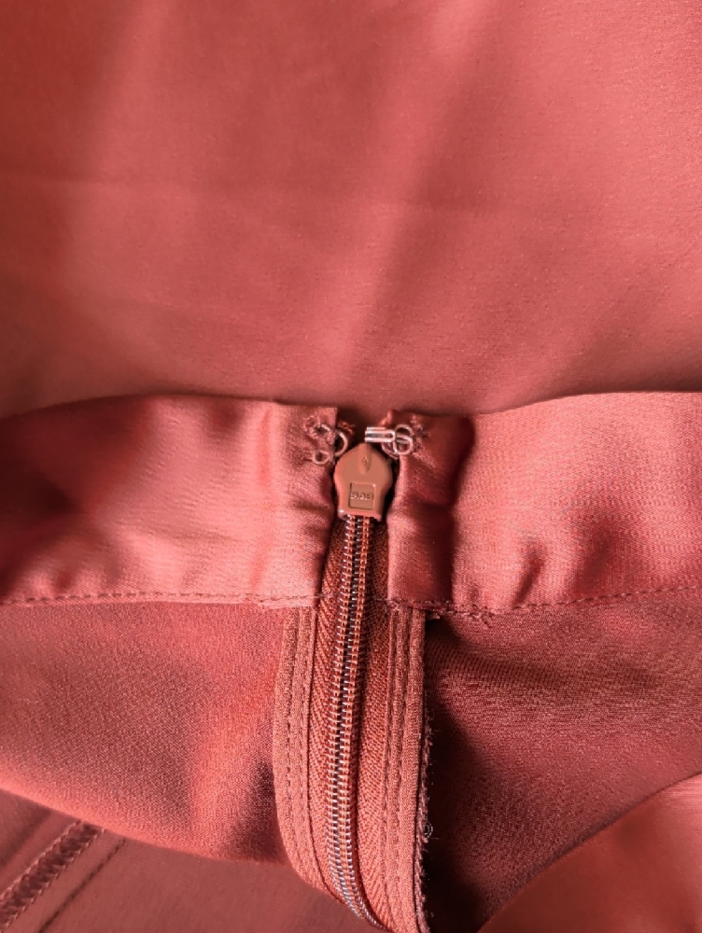 H&M Women's Calf Length A-Line Side Zipper Skirt - Rust Size 6 (NWT) - Picture 3 of 6